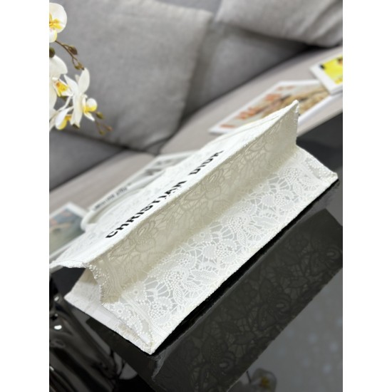 Tote book