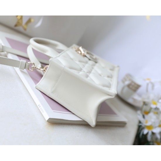 Tote book