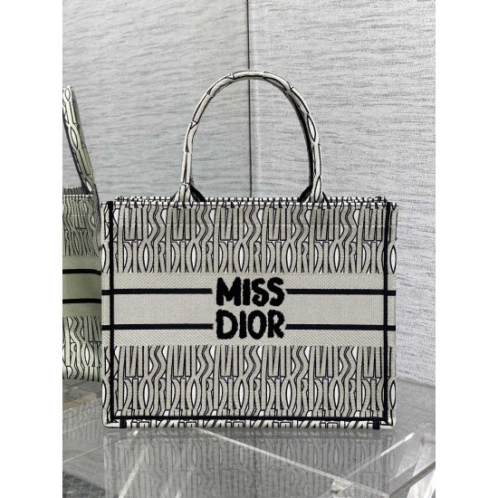 Tote book
