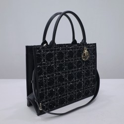 Tote book