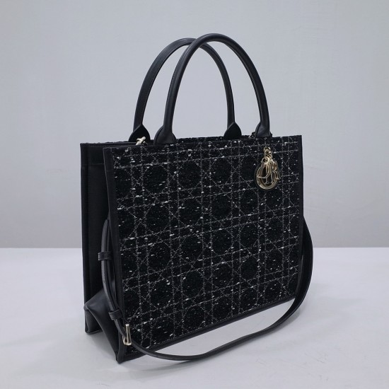 Tote book