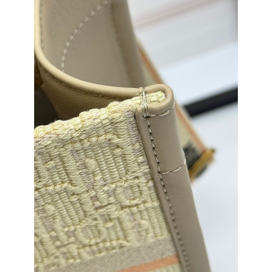 Tote book