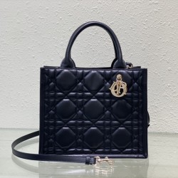 Tote book