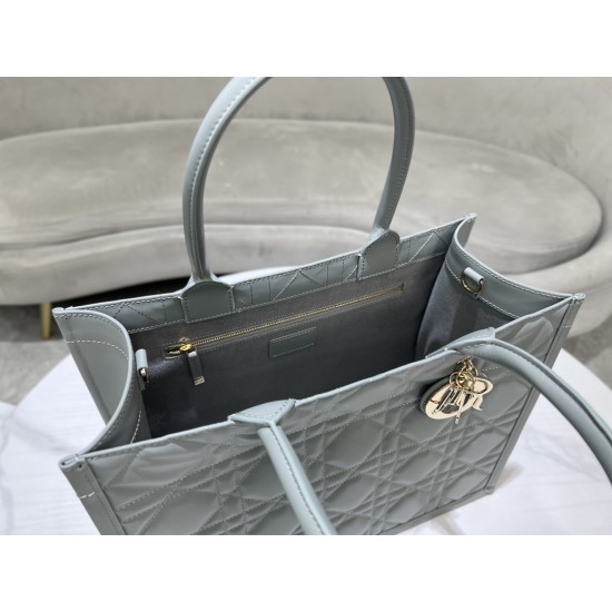 Tote book