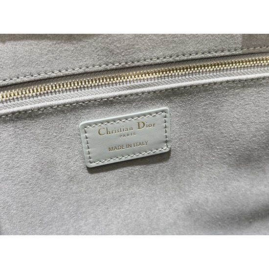 Tote book