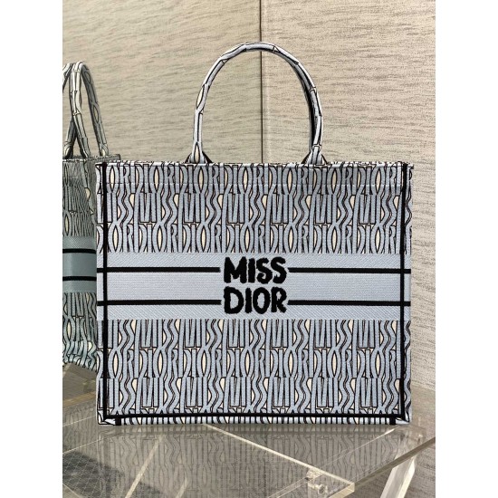 Tote book