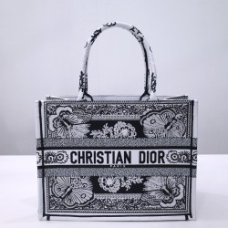 Tote book