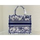 Tote book