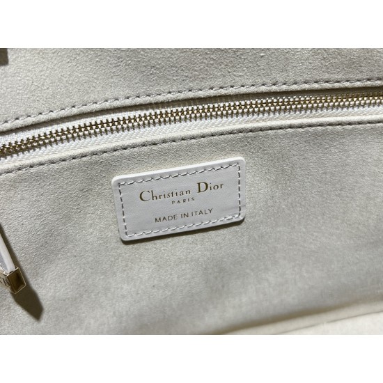 Tote book