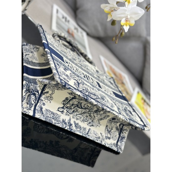 Tote book