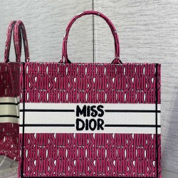 Tote book