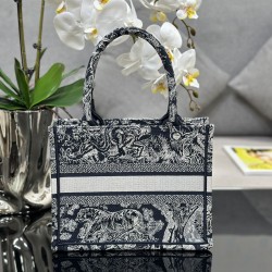 Tote book