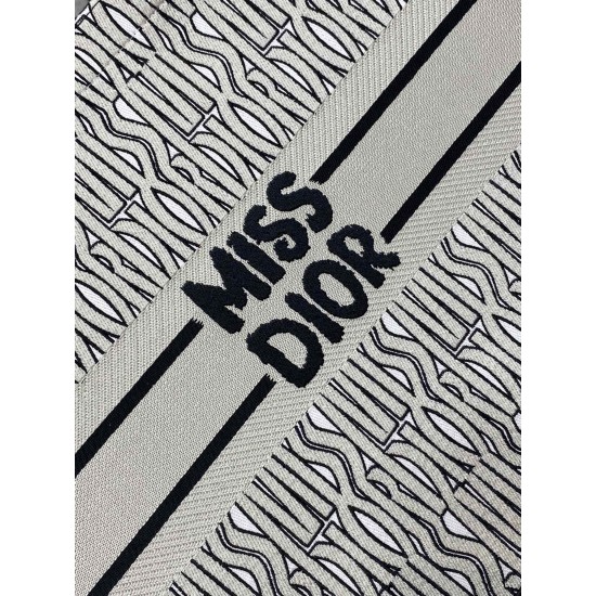 Tote book