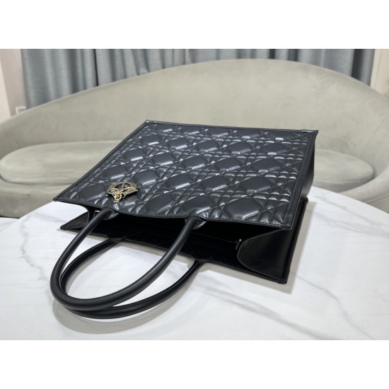 Tote book
