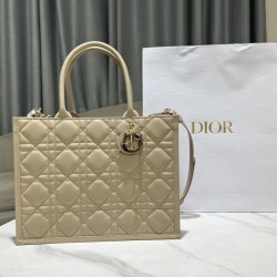 Tote book