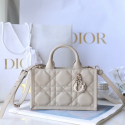 Tote book