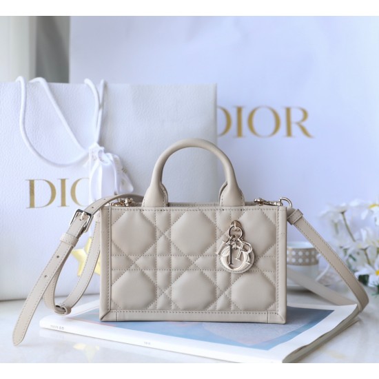 Tote book