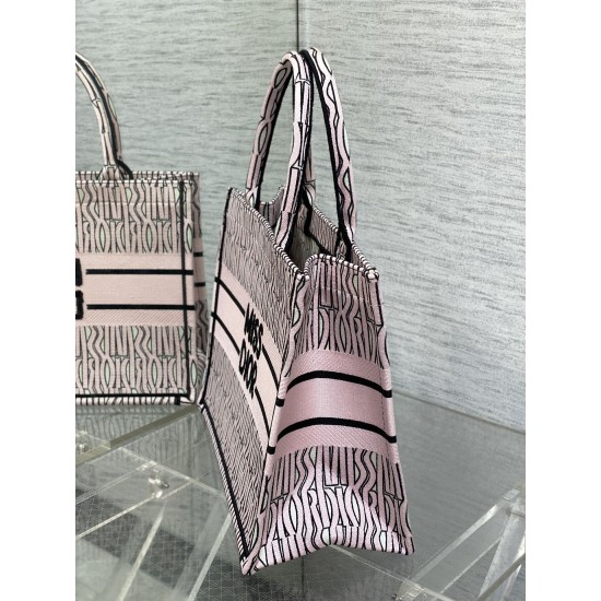 Tote book