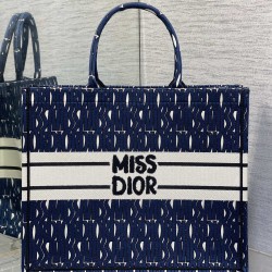 Tote book