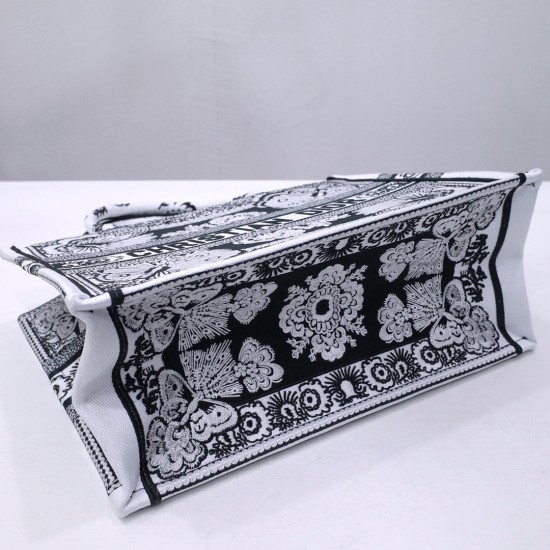 Tote book