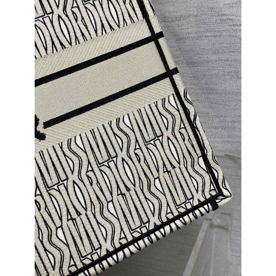 Tote book