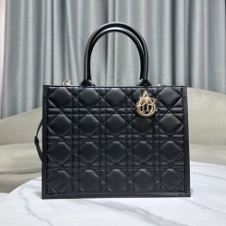 Tote book