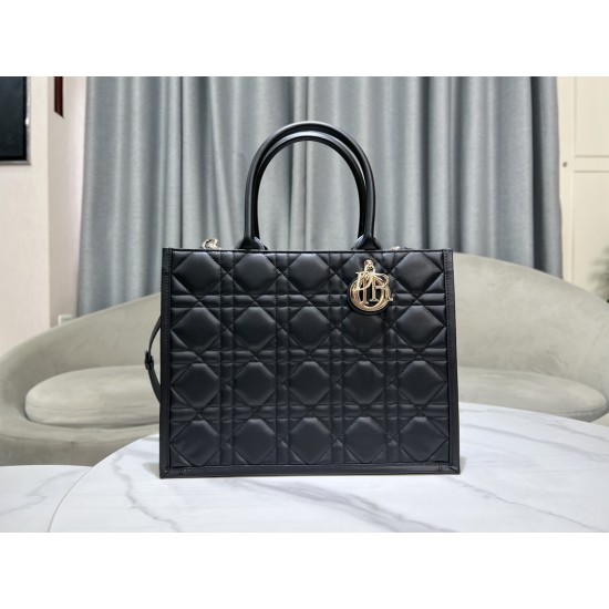 Tote book