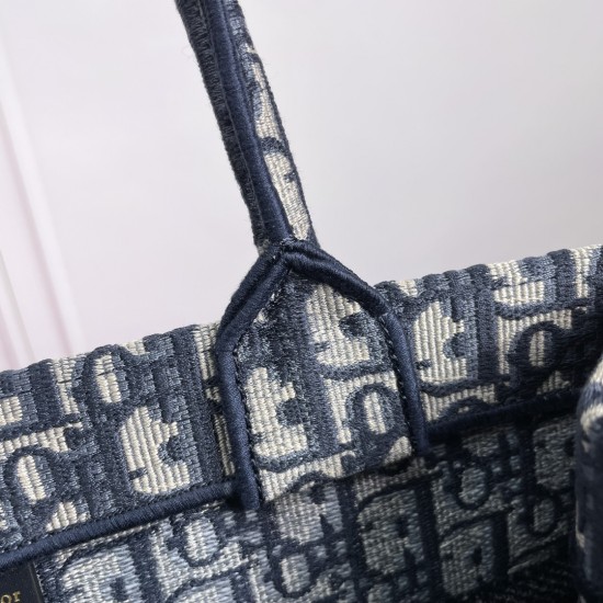 Tote book