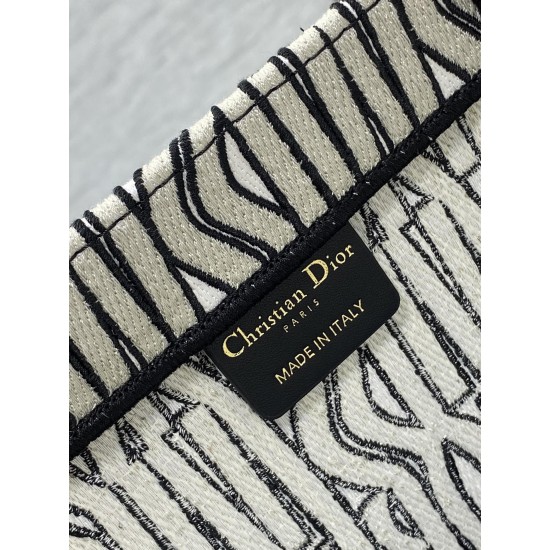 Tote book