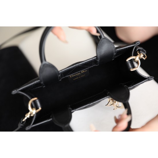Tote book