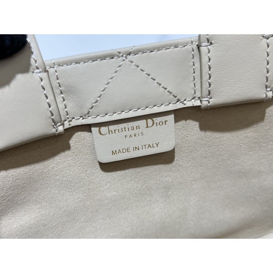 Tote book