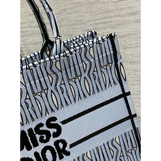 Tote book