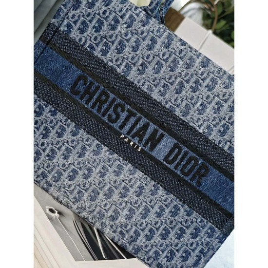 Tote book