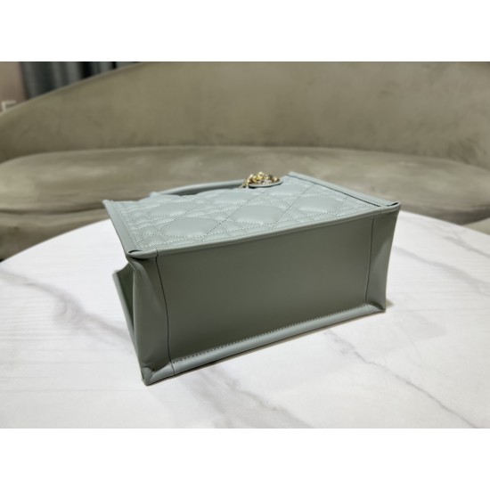 Tote book