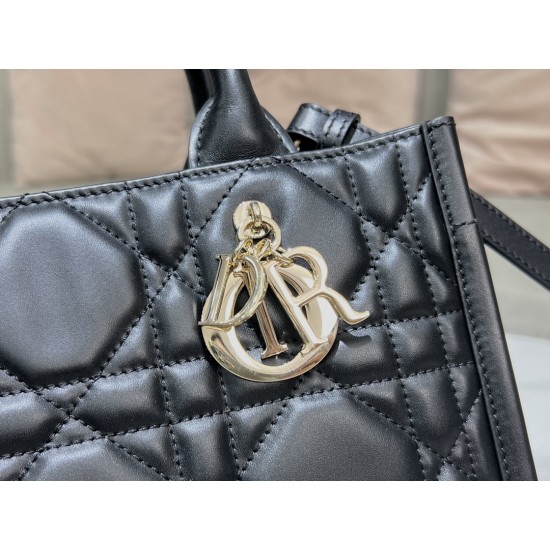 Tote book
