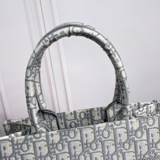 Tote book