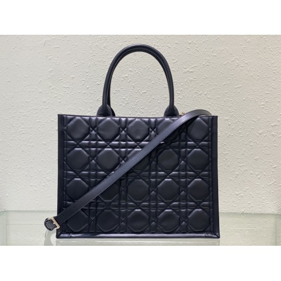 Tote book