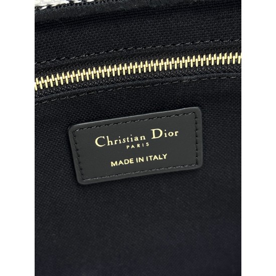 Tote book