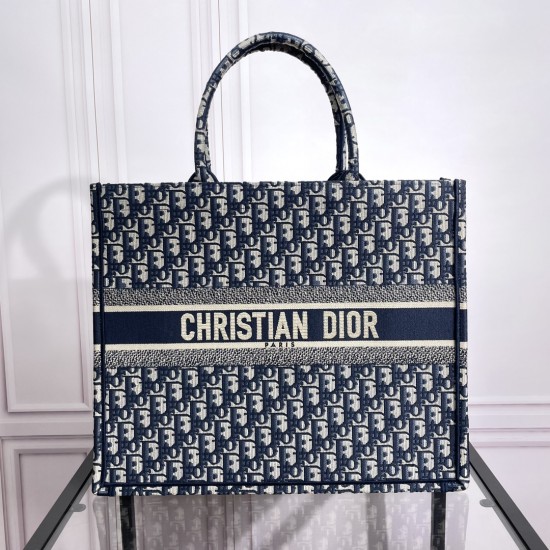 Tote book