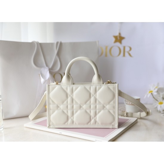 Tote book