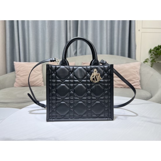 Tote book