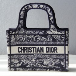 Tote book