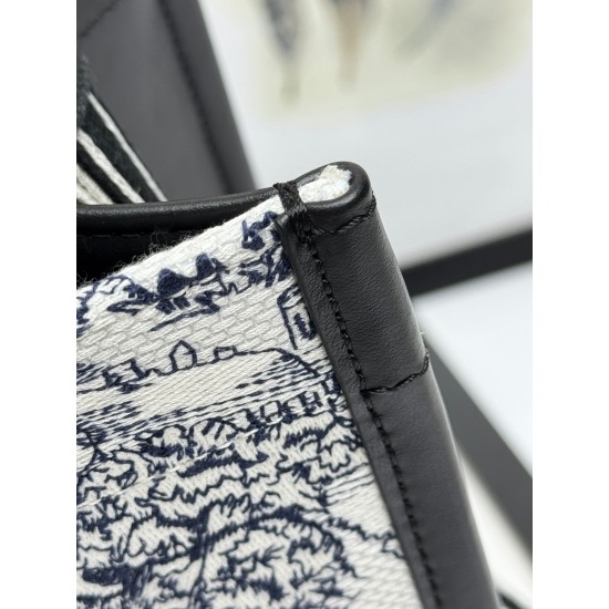 Tote book