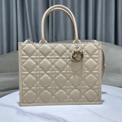 Tote book