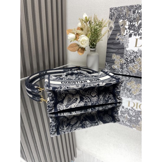 Tote book Tote book