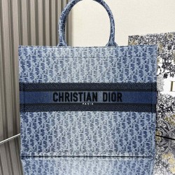 Tote book