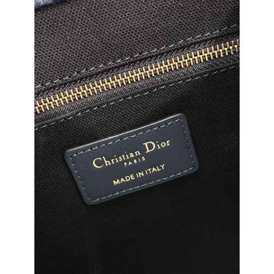 Tote book
