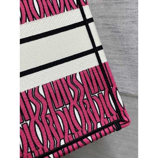 Tote book