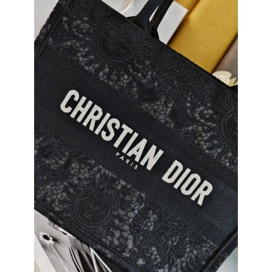 Tote book