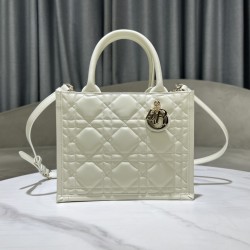 Tote book